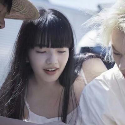 杨紫拍“荡秋千”戏为啥只露上半身？看到全景照，满屏都是尴尬